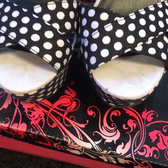 black and white polka dotted wedges - Picture 5 of 7